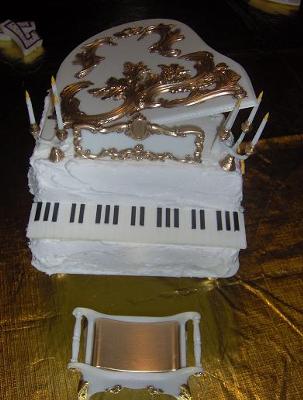 Grand Piano With Music Birthday Cake | Susie's Cakes